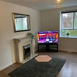 Lovely 2-Bed Flat Along The River Thames